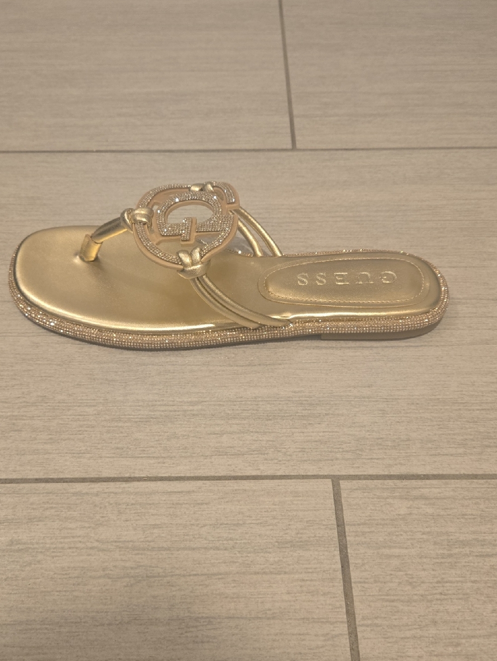GUESS Gold Rhinestone Logo Thong Sandals SIZE 9.5 NWT - Picture 4 of 4